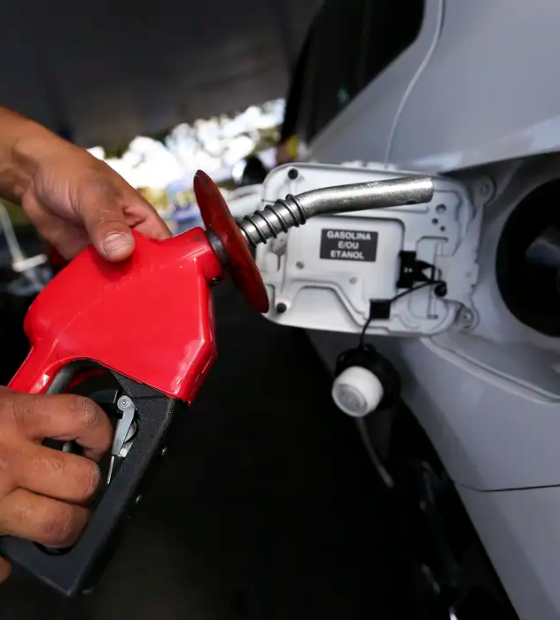 Preço da gasolina cai na 1ª quinzena após redução de 5,6% anunciada pela Petrobras