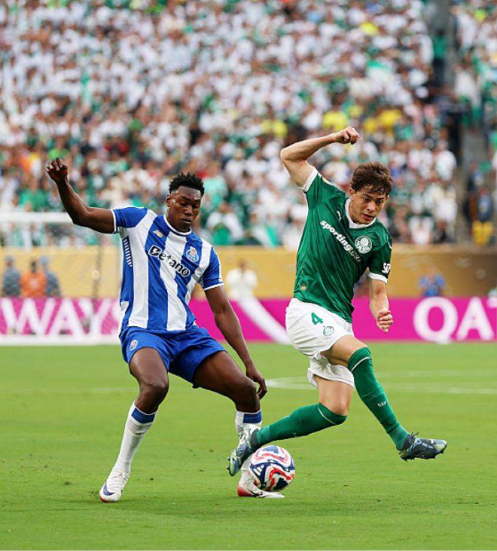 Palmeiras empilha chances, para no goleiro do Porto e empata na estreia do Mundial