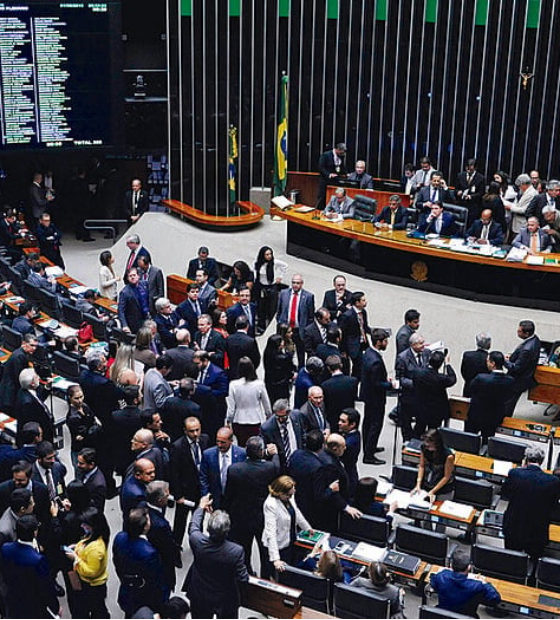 No Brasil, 76% da população é contra o aumento no número de deputados