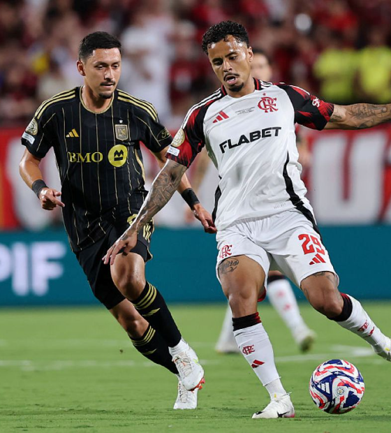 Flamengo protagoniza jogo morno, tem trave como inimiga e empata com LAFC