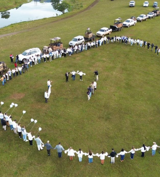 Ato homenageia vítimas de acidente com balão em Santa Catarina