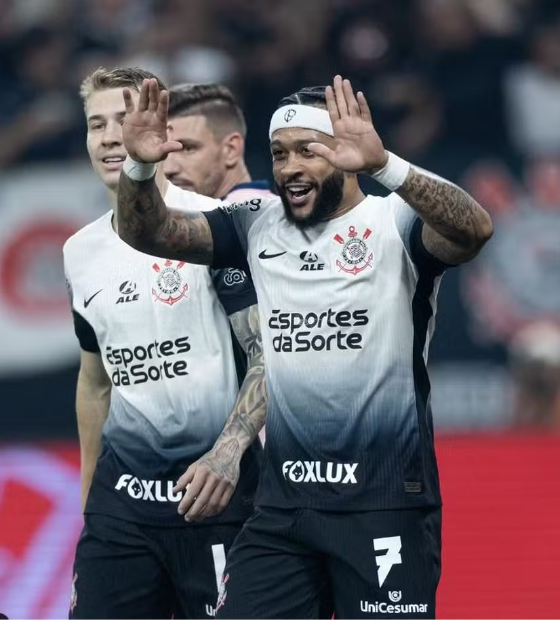 Saída de Memphis ganha força como solução por corte de gastos no Corinthians