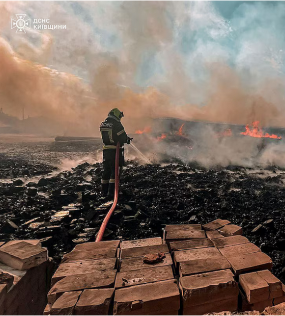 Putin ignora Trump, lança maior ataque de drones contra Ucrânia e amplia ofensiva na guerra