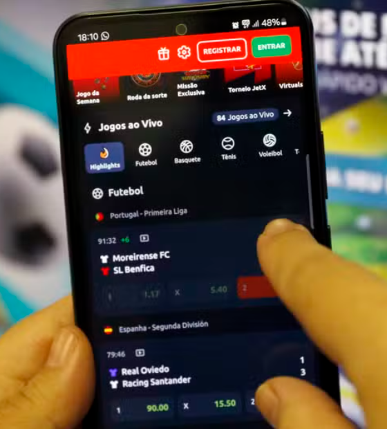 Jovens brasileiros abrem mão da graduação para gastar com bets e jogo do tigrinho, diz pesquisa