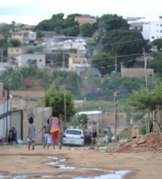 No Brasil, pobres pagam proporcionalmente três vezes mais impostos que super-ricos, diz estudo