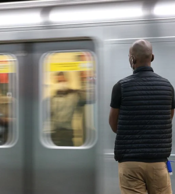 Passageiro cai em trilho e é atropelado por trem na grande São Paulo