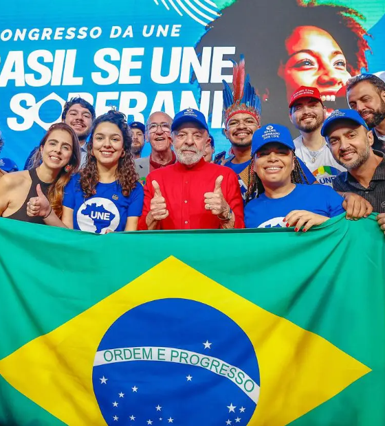 Em evento com Lula, UNE critica arcabouço e pede mais gastos com educação