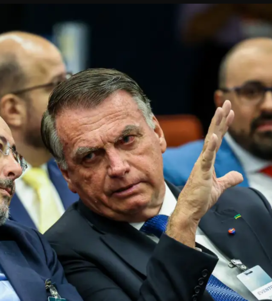 Bolsonaro passa a usar tornozeleira após PF encontrar indícios de plano de fuga