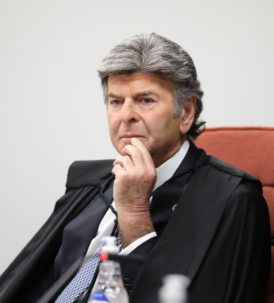 Fux diverge de Moraes e vota contra cautelares impostas a Bolsonaro