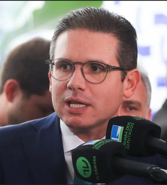 Hugo Motta proíbe comissões da Câmara de fazerem homenagem a Bolsonaro