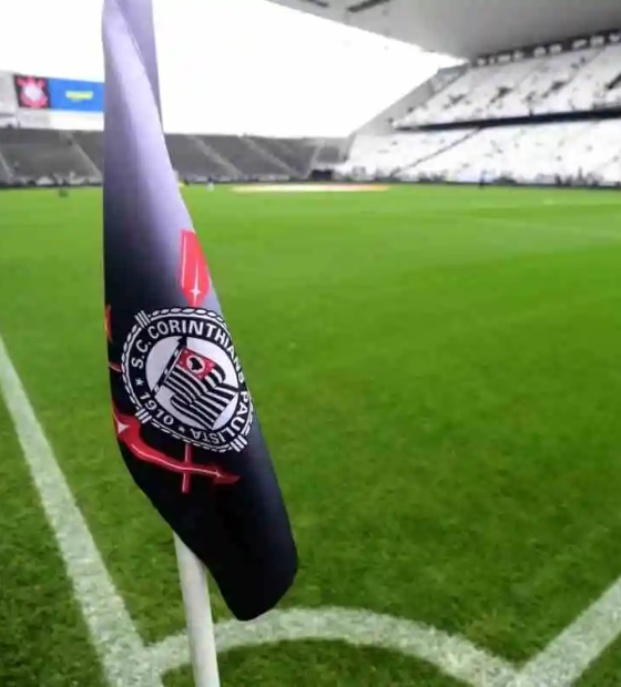 Polêmica de cartões corporativos agrava crise e Corinthians já sofre consequências em campo