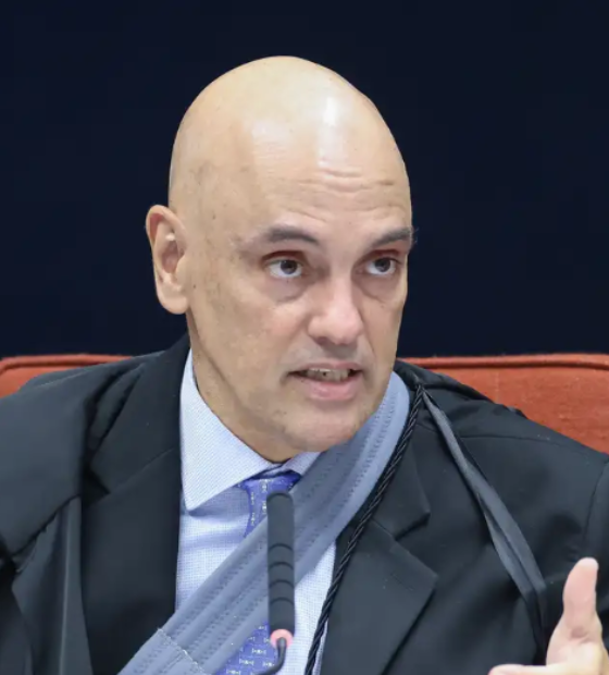 Moraes diz que Bolsonaro cometeu 'irregularidade isolada' e nega converter cautelares em prisão