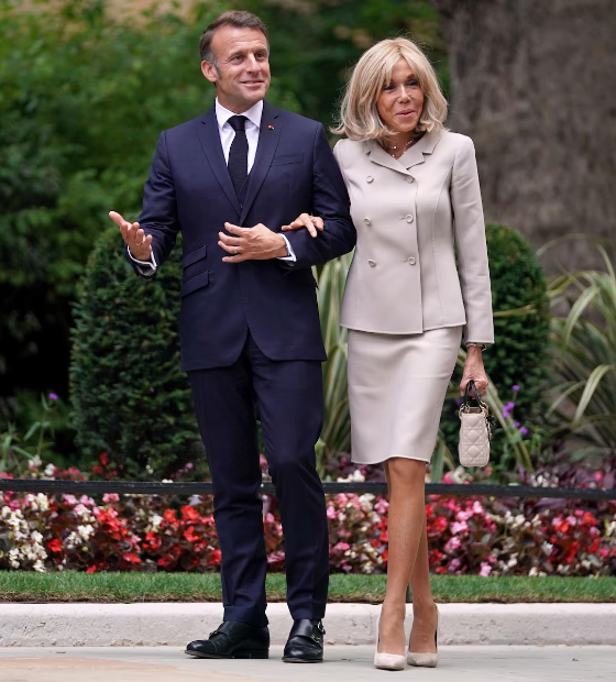 Casal Macron processa influenciadora por espalhar boato de que primeira-dama seria homem