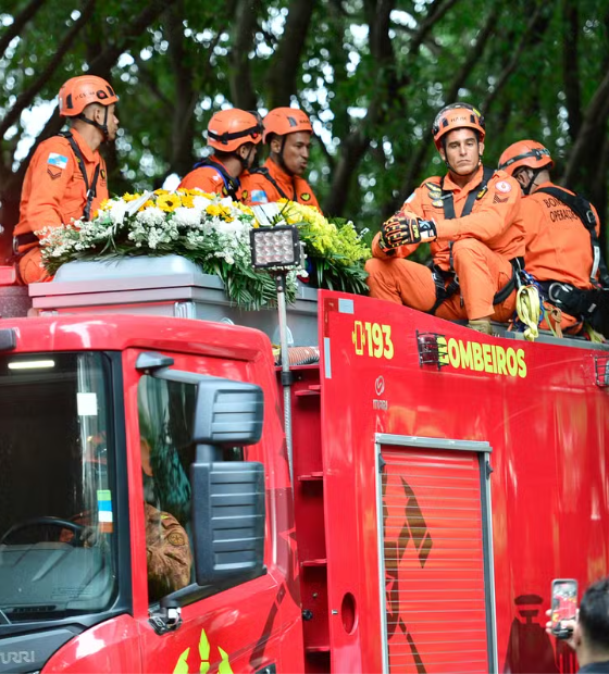 Cerimônia de cremação do corpo de Preta Gil é realizada ao som de 'Drão'