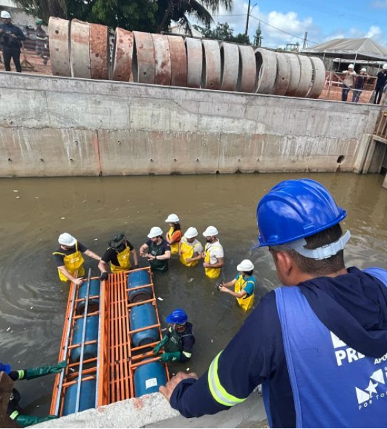 Canal da Tamandaré, em Belém, recebe primeira ecobarreira para contenção de lixo