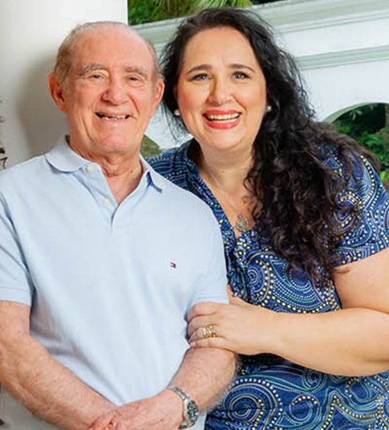 Aos 90 anos, Renato Aragão dá rara entrevista e responde se mulher é 'controladora'