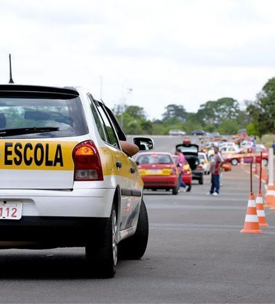 Governo estuda acabar com exigência de aulas em Auto Escola para emissão de CNH