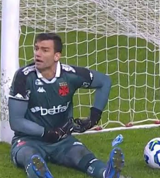 CBF sustenta expulsão de Léo Jardim e reforça combate ao antijogo: 'Árbitro cumpriu a regra'