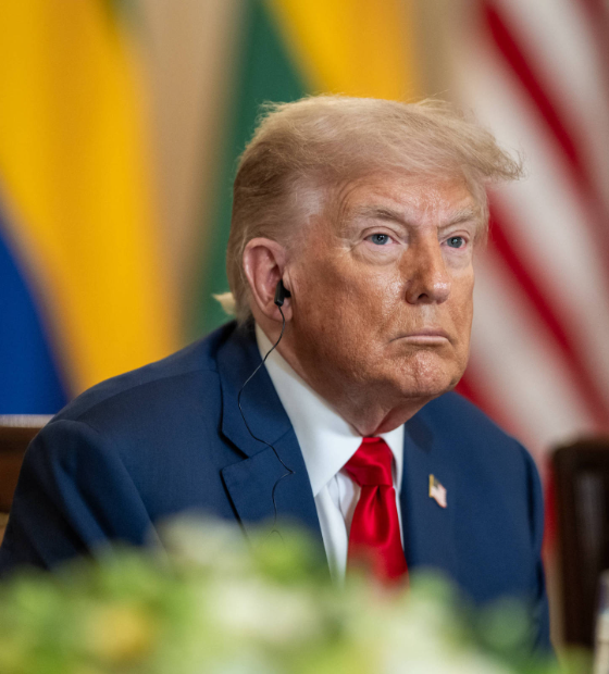 Donald Trump assina decreto que oficializa tarifas de 50% a produtos brasileiros