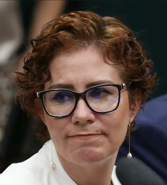 Carla Zambelli irá depor na Itália no dia 1º de agosto