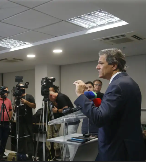  Tesouro dos EUA procura Haddad para agendar reunião sobre tarifaço 