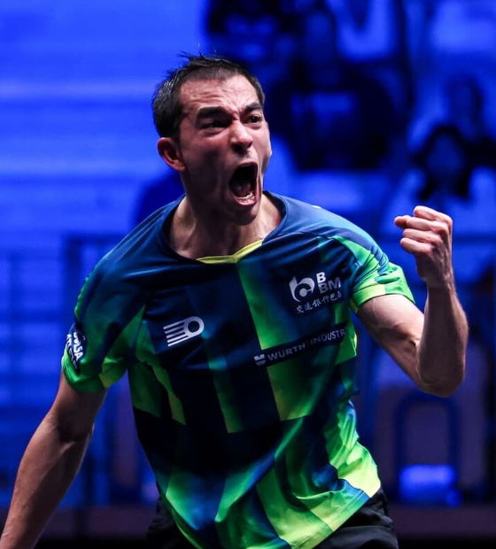 Hugo Calderano sofre, mas faz valer o favoritismo e é campeão do WTT de Foz do Iguaçu