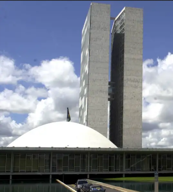 Congresso retoma trabalhos de olho na anistia, IR e cassações