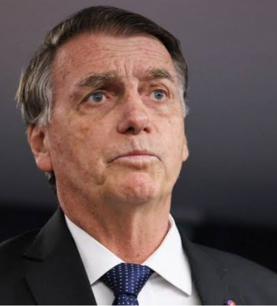 Ministro Alexandre de Moraes decreta prisão domiciliar de Bolsonaro 