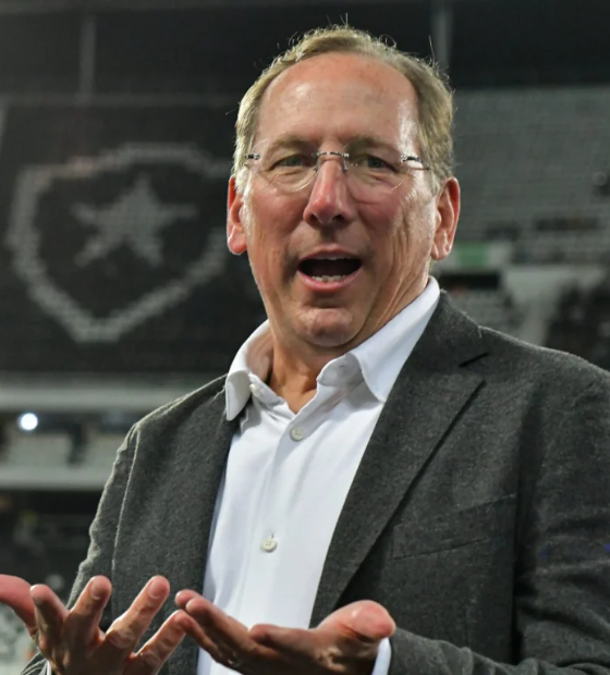 Eagle quer proibir decisões tomadas por Textor sem consulta a sócios da holding, no Botafogo