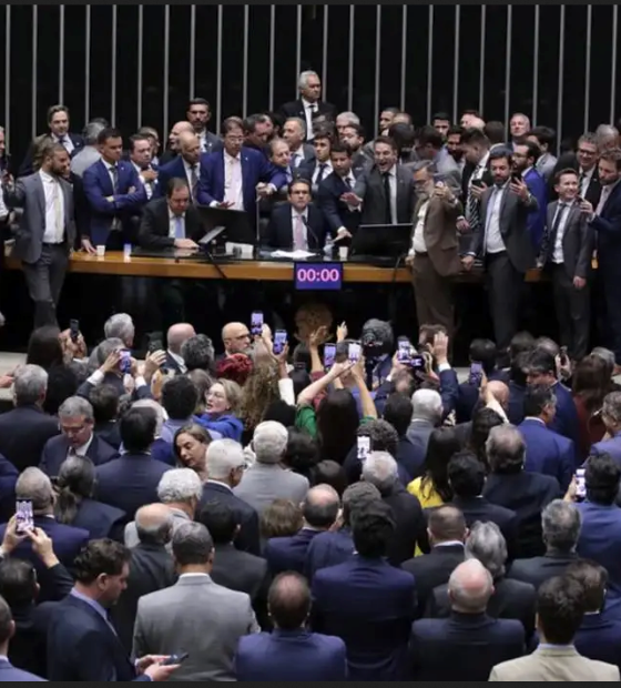  Motta retoma cadeira na Câmara: 'País deve estar em primeiro lugar e não projetos pessoais'