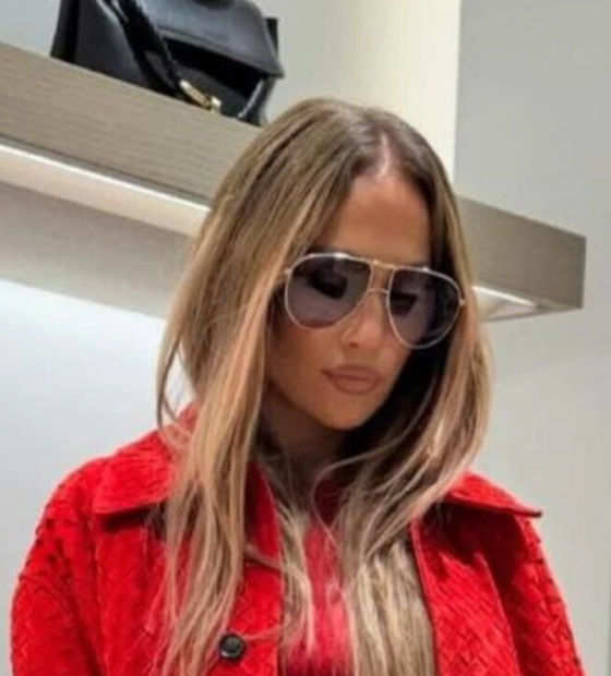 Jennifer Lopez é barrada em loja da Chanel após gafe da loja, na Turquia