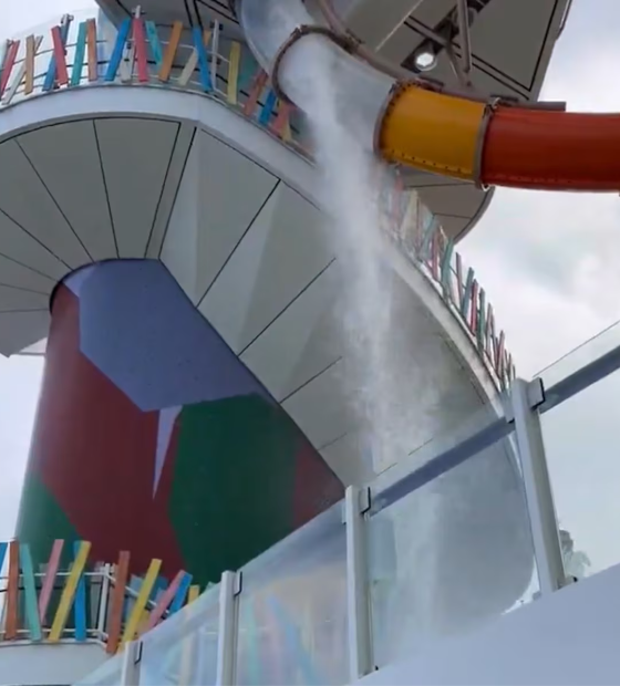 Passageiro fica ferido após parte de toboágua se romper em cruzeiro no Caribe