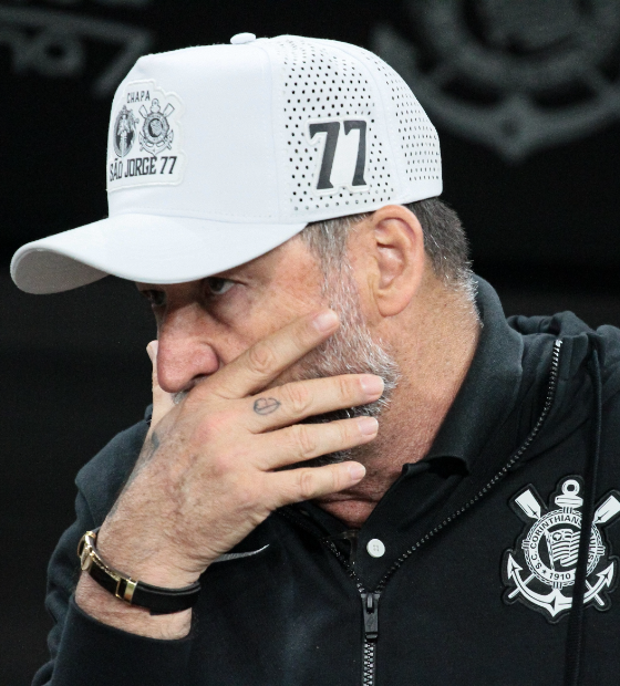 Augusto Melo é destituído pelos sócios do Corinthians e deixa presidência isolado e investigado