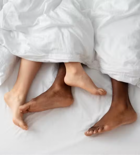 O que é um casal DADT? A nova forma de relacionamento aberto que cresce em segredo