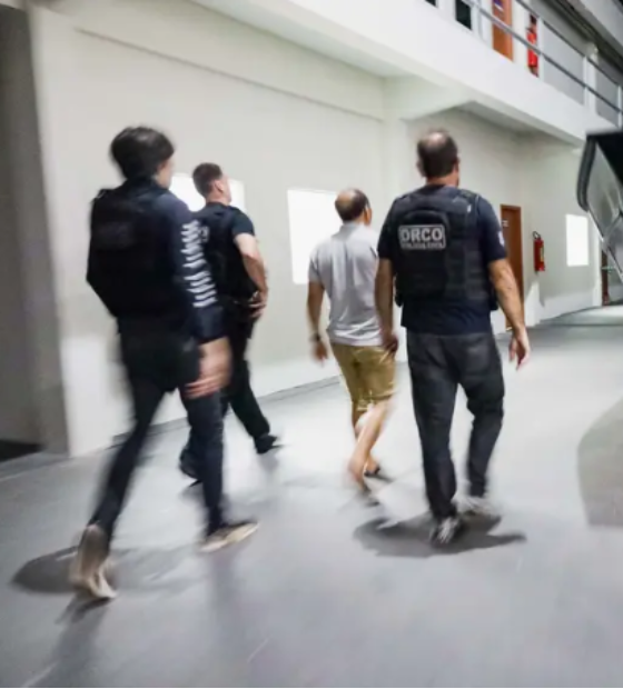 Polícia Civil prende comandante de embarcação que colidiu em equipamentos da nova ponte de Outeiro