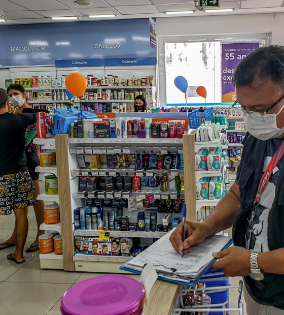 Três farmácias por esquina: qual o segredo por trás desse grande negócio no Brasil?