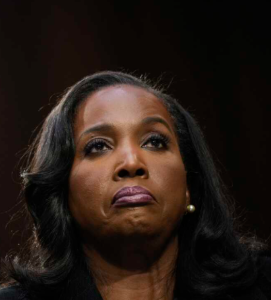 Trump demite diretora do Fed e eleva pressão sobre o BC dos EUA