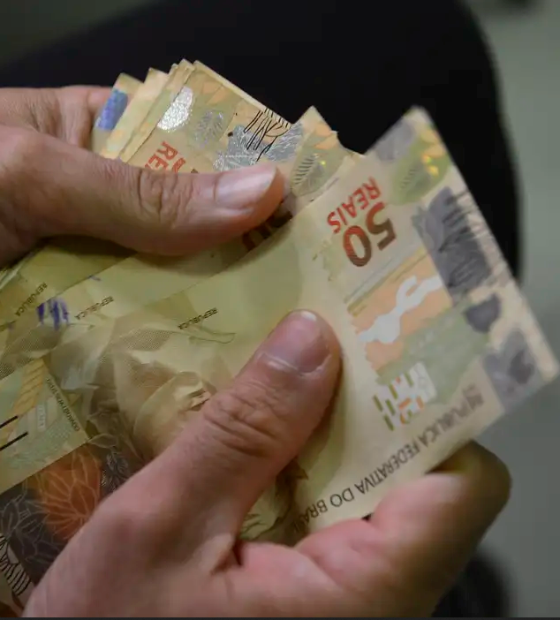  Proposta do Orçamento de 2026 prevê salário mínimo de R$ 1.631 