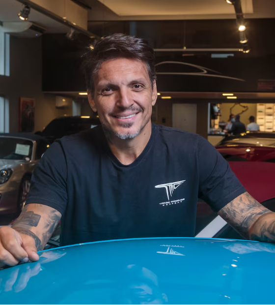 Ex-piloto de Fórmula 1 é preso acusado de receptação de veículo de luxo em SP