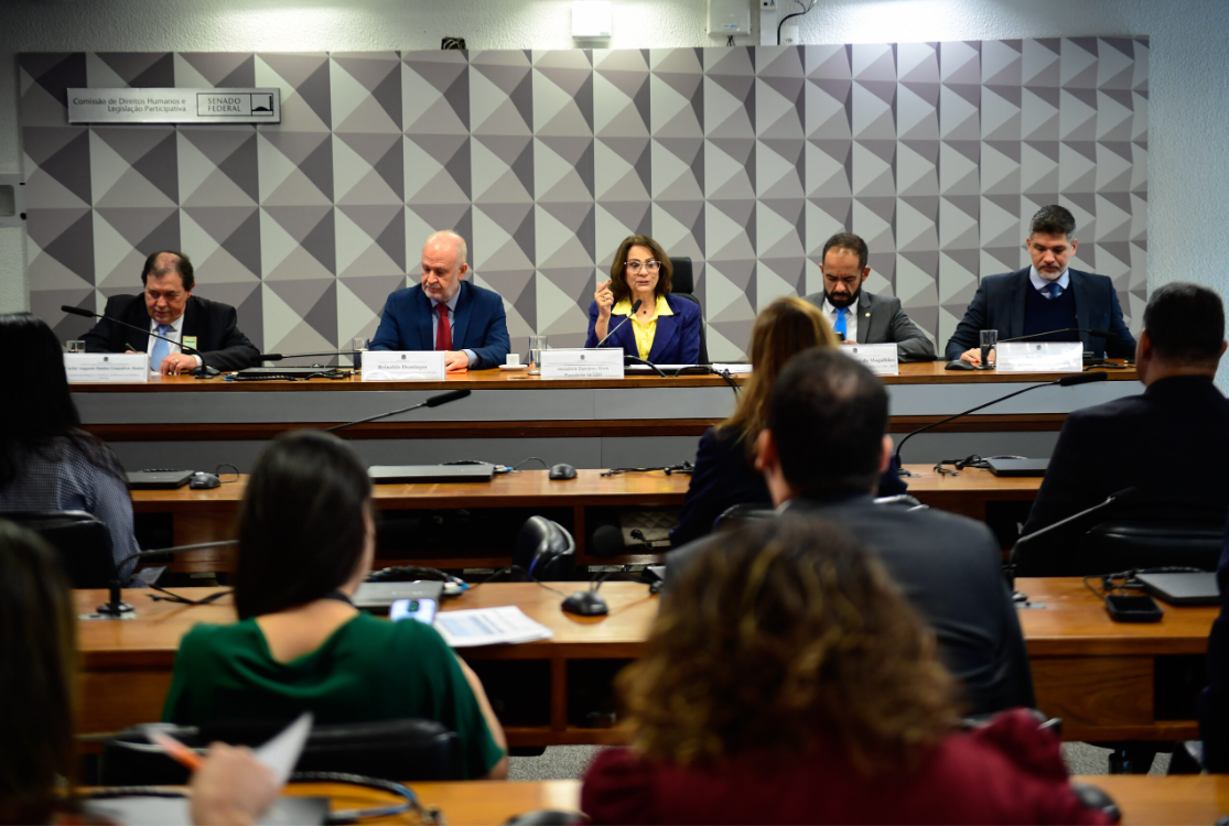 Comissão do Senado aprova projeto que obriga sites a bloquear pornografia infantil