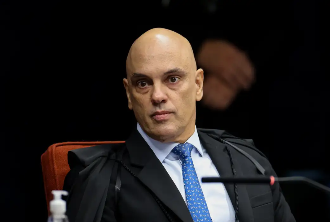 Moraes vota para condenar Bolsonaro e 7 corréus por tentativa de golpe