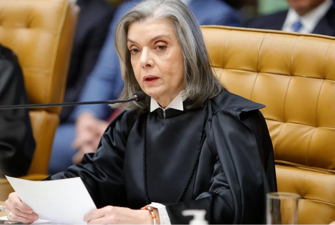 Com voto de Cármem Lúcia, STF tem maioria para condenar Bolsonaro e 7 réus