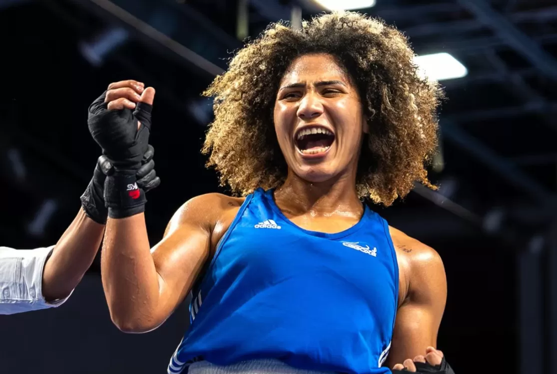 Rebeca Lima bate polonesa e é campeã mundial de boxe