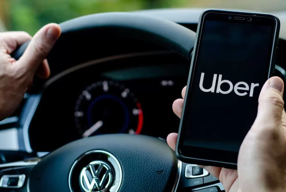 Uber responde a 21 mil ações na Justiça do Trabalho que pedem vínculo de emprego