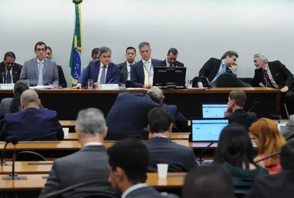 Leviatã à brasileira: monstro estatal que devora eleitor e ainda pede a sobremesa