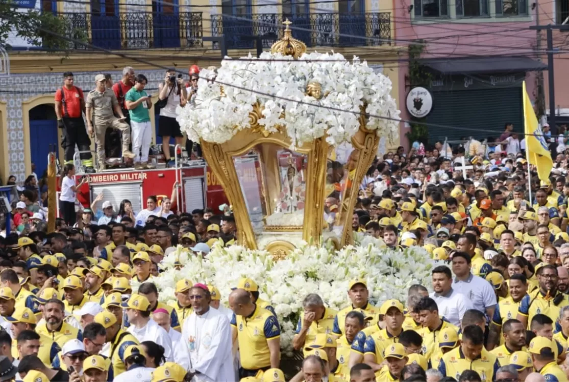 Fiéis tomam as ruas de Belém em mais uma edição da grande procissão do Círio