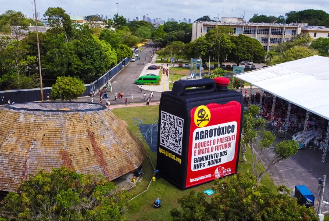 IPSA lança inflável gigante sobre o impacto dos agrotóxicos durante a Cúpula dos Povos