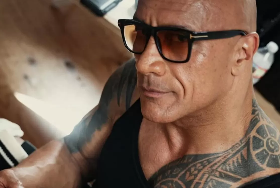 Homem é preso por se passar pelo ator The Rock para aplicar golpes na internet