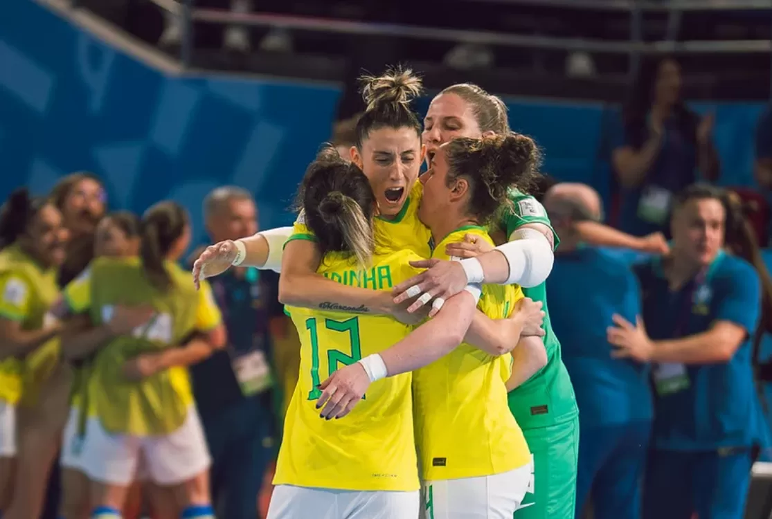 Brasil goleia a Espanha e se garante na decisão do Mundial de futsal feminino