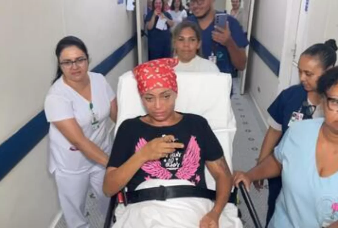 Mulher declarada morta após ser atropelada recebe alta depois de 19 dias no hospital